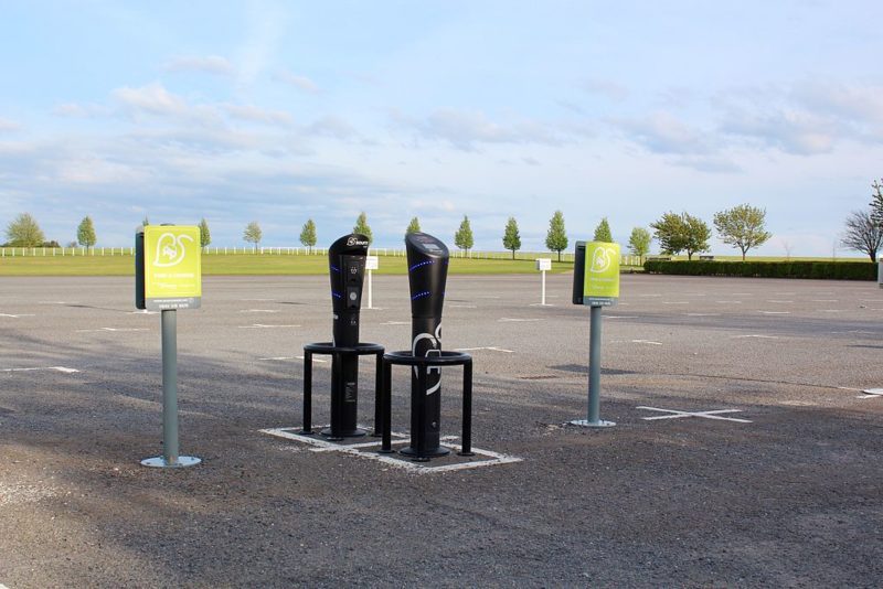 Changes to NSW planning policy could mean more EV chargers installed in carparks. Credit: Alarnsen