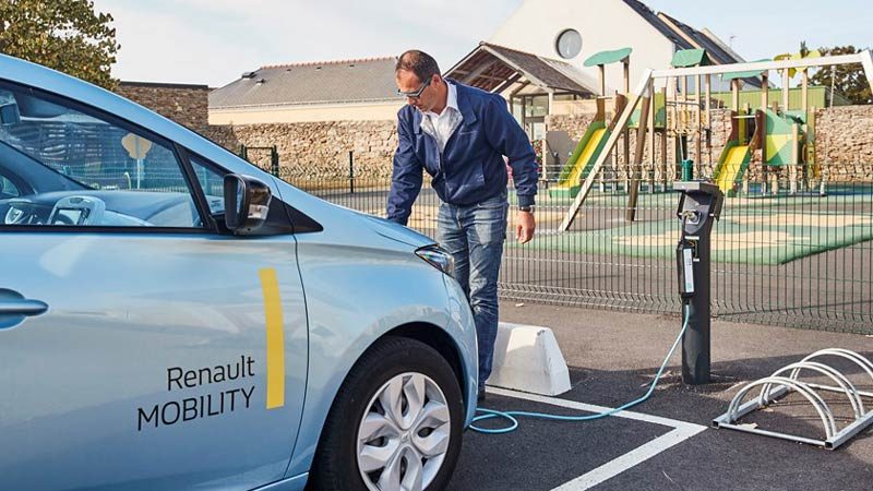 Renault vehicles will help mitigate load fluctuations to improve Belle-Île-en-Mer's self-consumption levels.