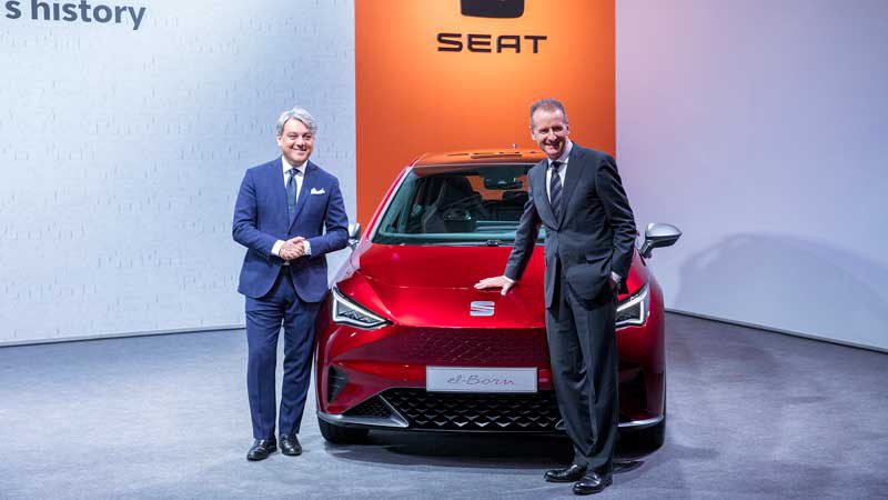Volkswagen AG CEO Dr. Herbert Diess and SEAT CEO Luca de Meo next to the SEAT el-Born. Source: Seat.