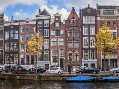 Petrol and diesel cars will be banned completely from 2030. Source: Pixabay