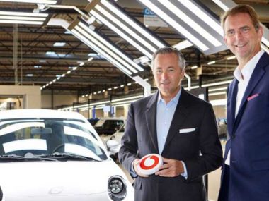 Prof. Dr. Günther Schuh, CEO of e.GO Mobile AG (right) and Vodafone Germany chief Hannes Ametsreiter