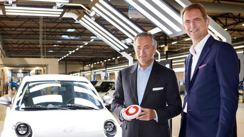 Prof. Dr. Günther Schuh, CEO of e.GO Mobile AG (right) and Vodafone Germany chief Hannes Ametsreiter