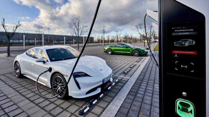 porsche electric car taycan charging