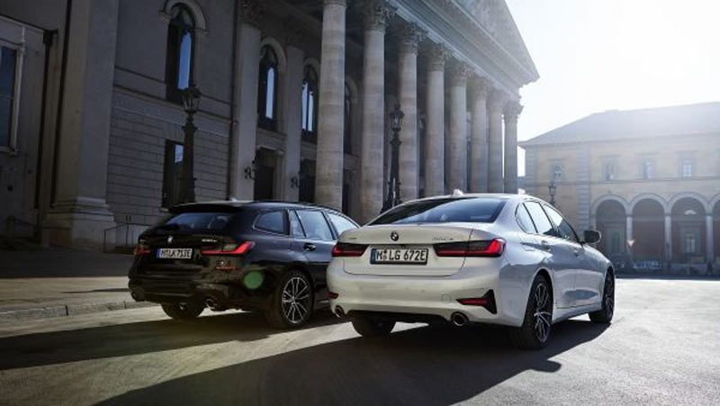The BMW 330e xDrive Sedan and the BMW 330e xDrive Touring (02/2020)