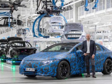 Jörg Burzer, Member of the Board of Management of Mercedes-Benz AG, Production and Supply Chain: In the first half of 2021, production of the EQS luxury electric sedan will start in Factory 56 at the Mercedes-Benz plant in Sindelfingen.