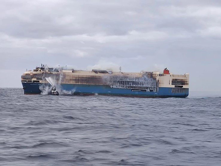 Felicity Ace firefighting tug. Image: Portugese Navy