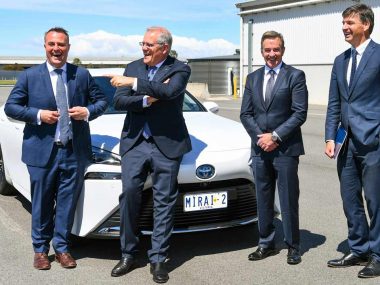 Tim Wilson, Prime Minister Scott Morrison, Toyota Australia president Matthew Callachor and Minister for Energy Angus Taylor pose for a photo with a hydrogen-fuelled car in Melbourne. (AAP Image/Pool, William West)