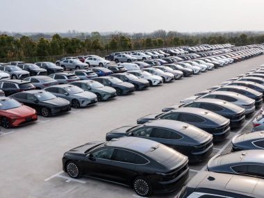 ET7s lined up prior to delivery. Source: Nio