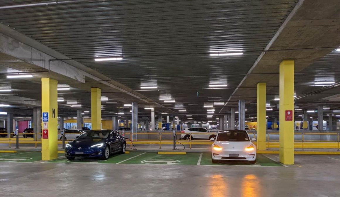 Tesla Model 3 & S charging