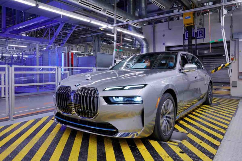bmw i7 factory