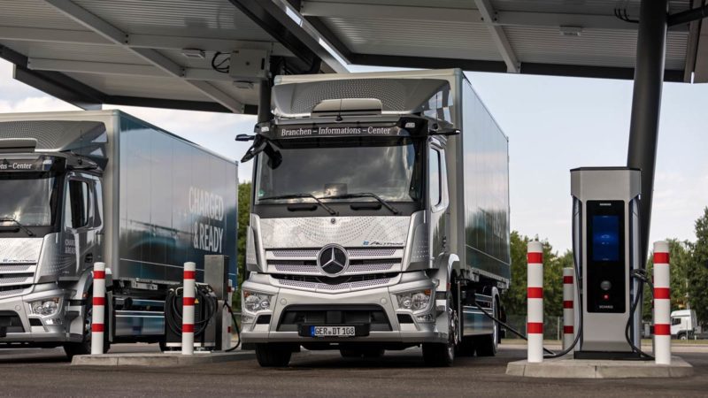 daimler electric truck charging hub