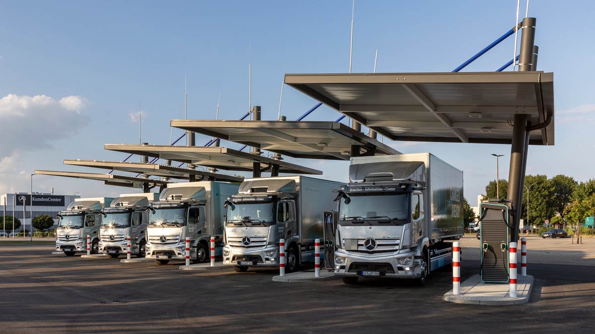 daimler electric truck charging hub