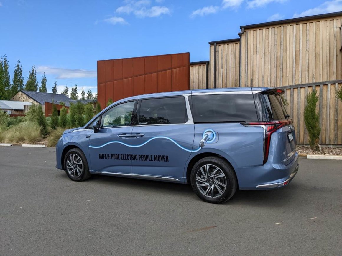 LDV Mifa 9 EV Side
