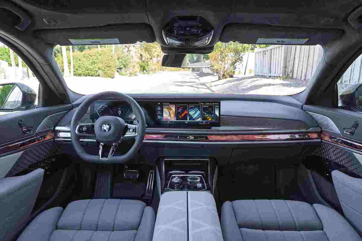 BMW I7 Review 02 BMW I7 driver’s screens and interaction bar (LHD model)