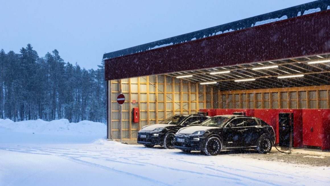 Porsche Macan Snow Charging