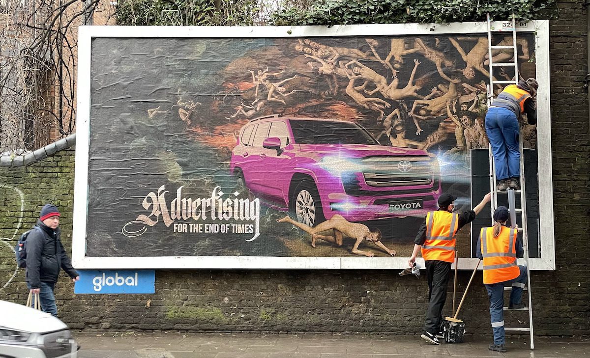 Toyota hackeó la valla publicitaria