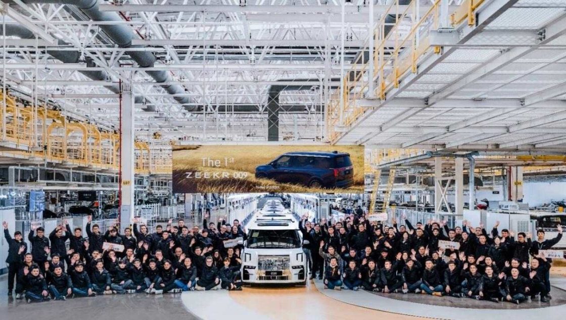 First electric people mover with 800km range rolls off production line