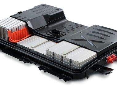 Cut-away view of Nissan Leaf ZE0 battery pack.
