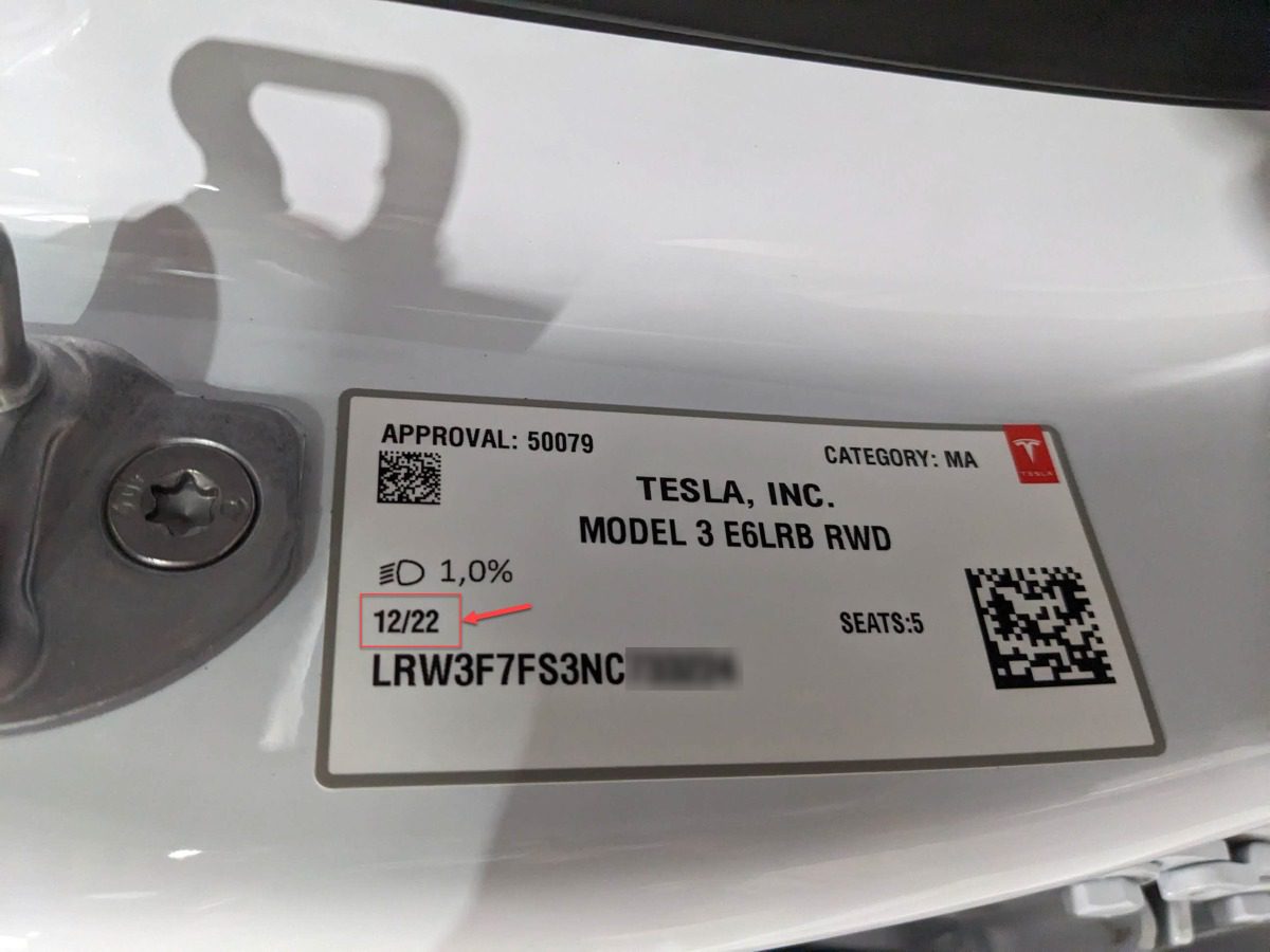 Tesla Model 3 prosinec Build; Tesla je ve spolupráci s CATL v USA