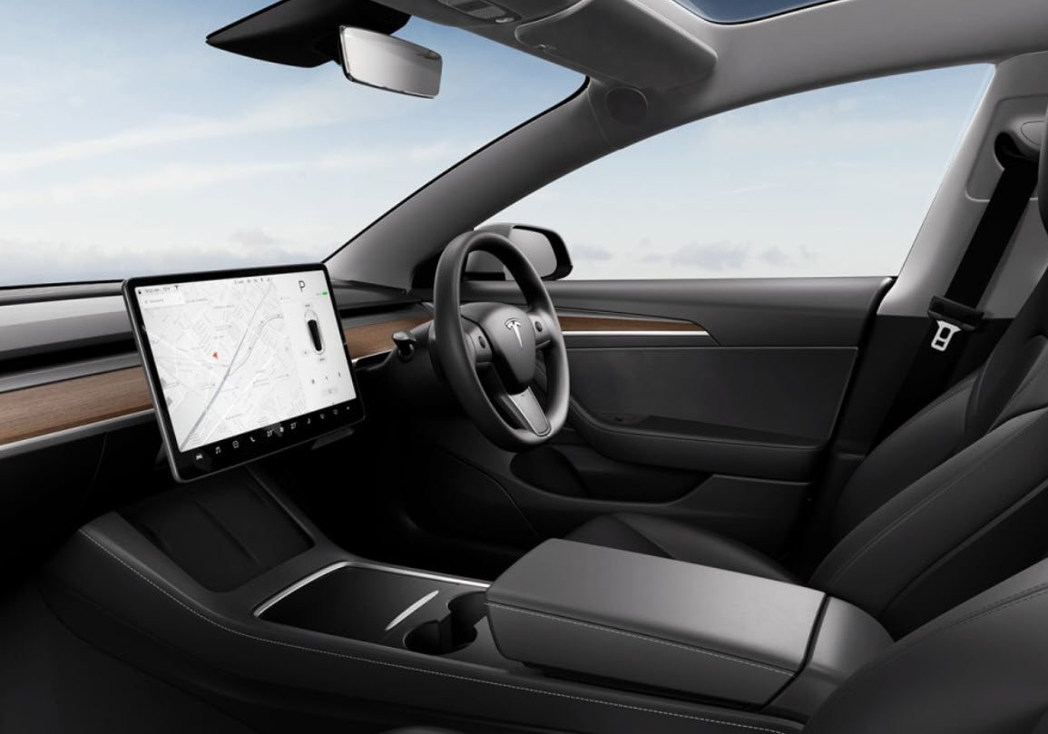 Interiér Tesla Model 3 černý; Bezpečnostní prvky pro cestující modely Tesla