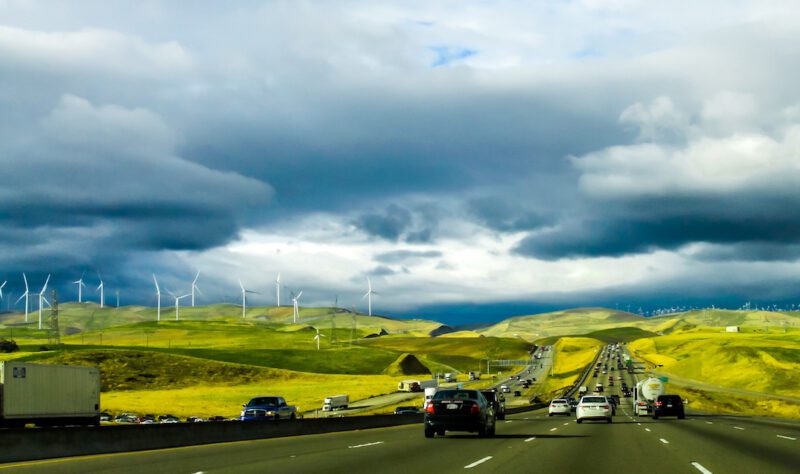 Kalifornská silnice; Studie ukazuje prospěch elektrických vozidel
