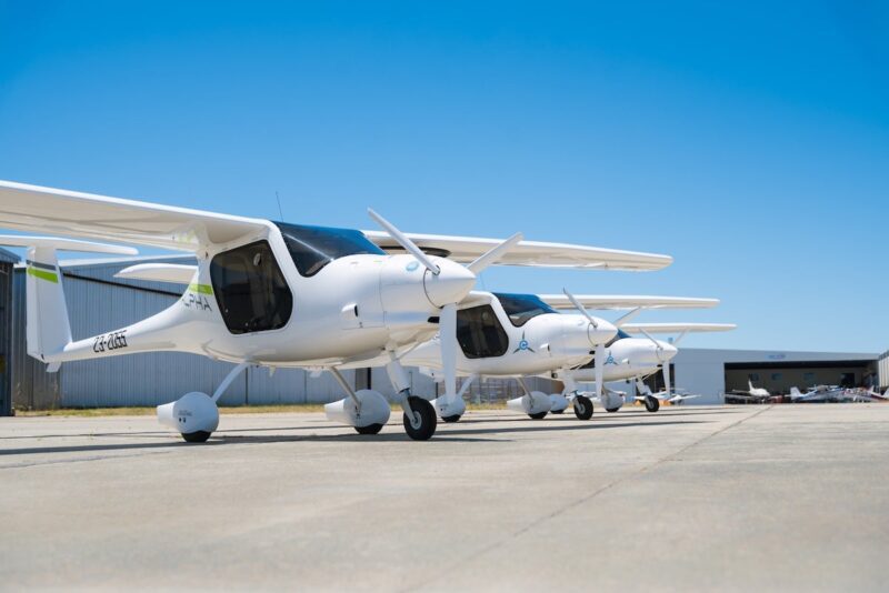 FlyOnE electric planes