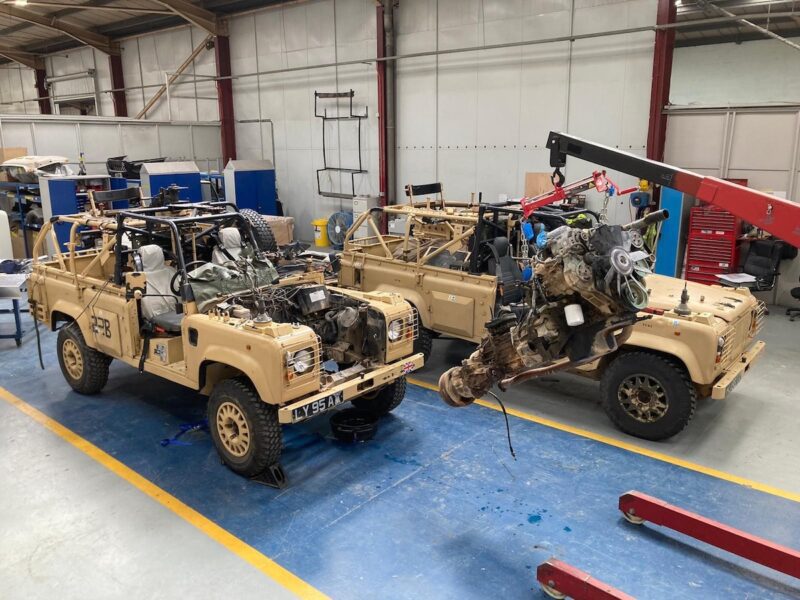 Britský MOD na zkoušku EV převedené vojenské pozemní vozítka