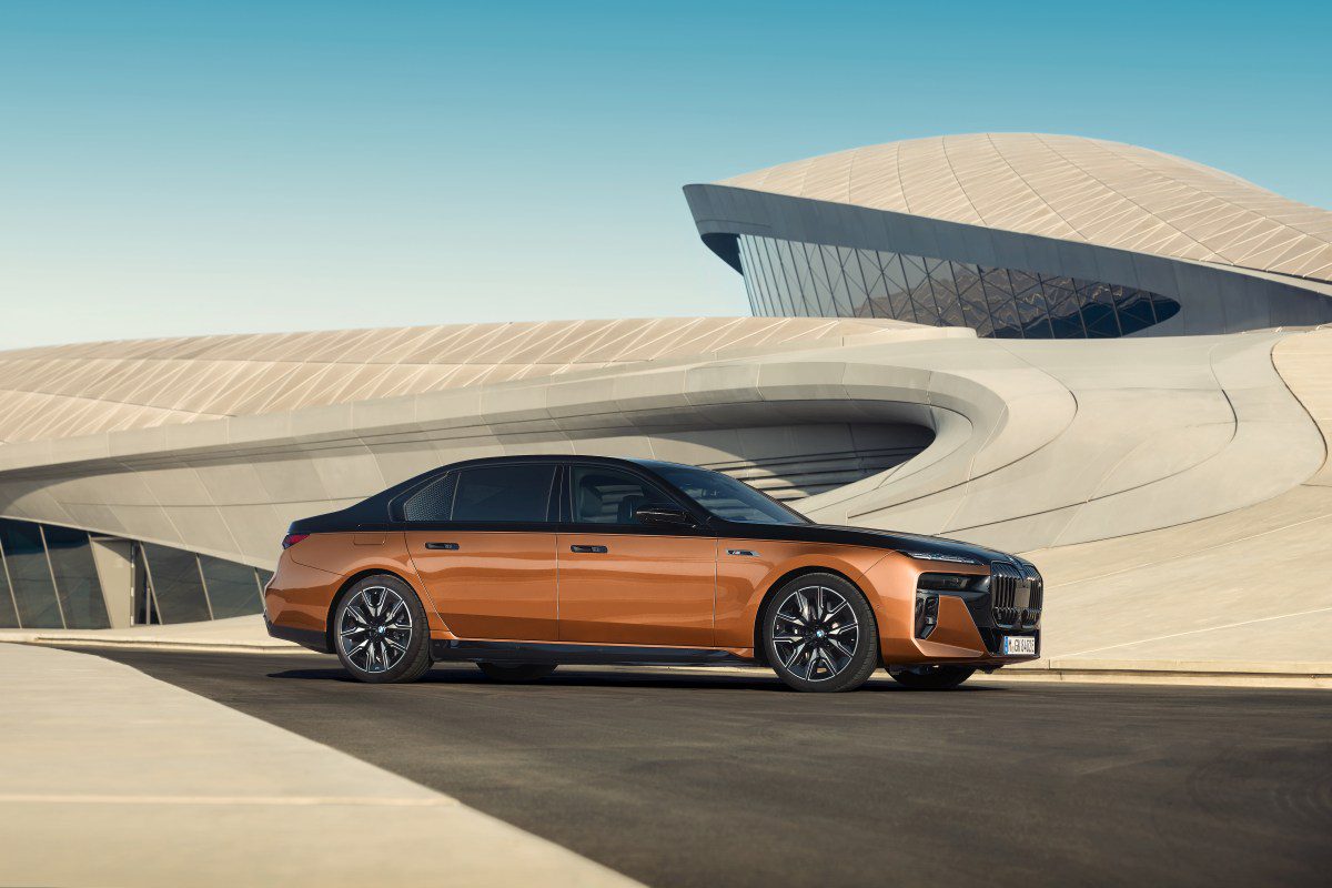 BMW i7 M70 Side