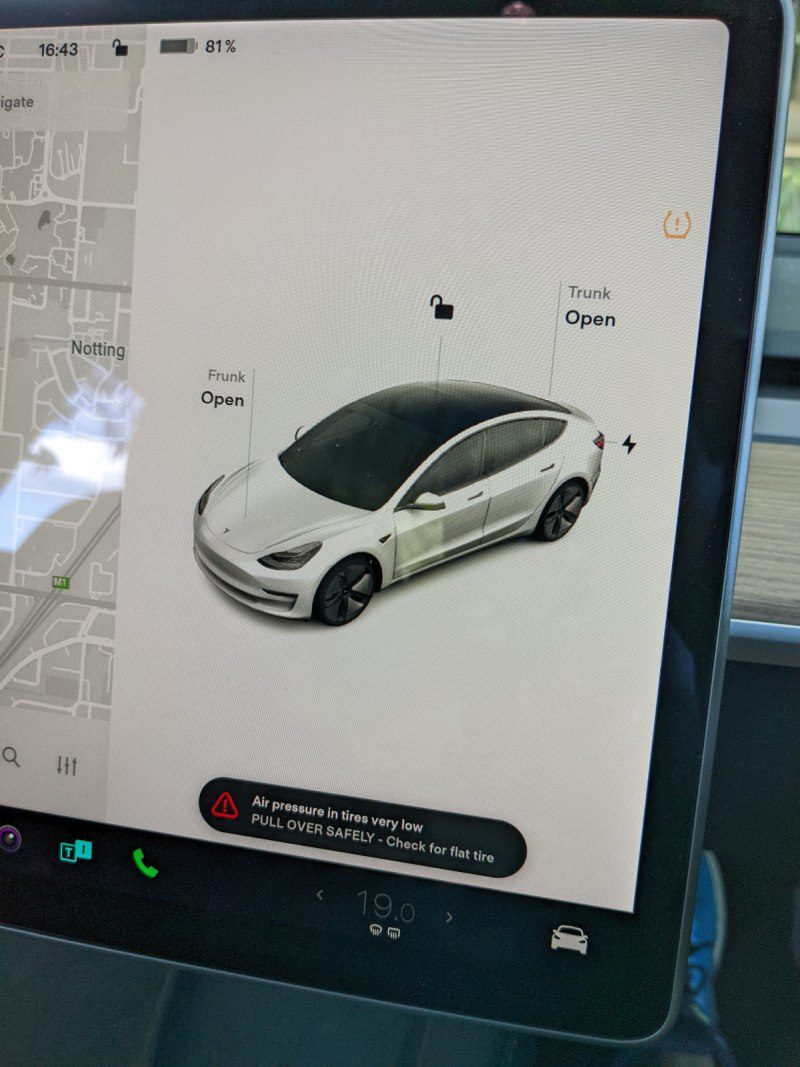 Pull anti-crevaison Tesla Riz Akhtar