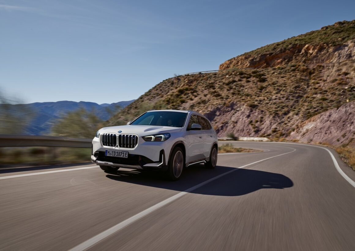 BMW iX1 eDrive20 Driving