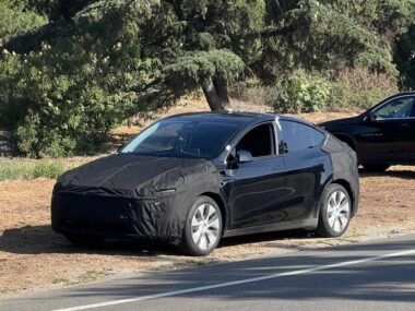 Tesla Model Y refresh spotted. Image: JacklJack via Reddit