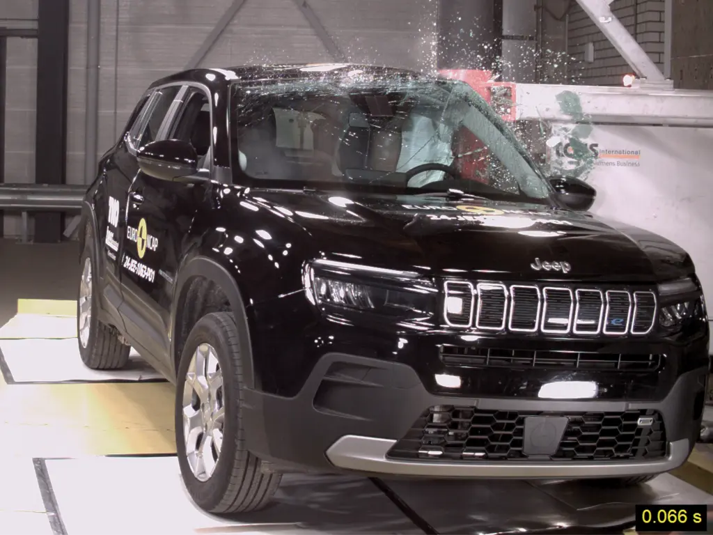 „Jeep Avenger“, atlikęs įstrižą polių avarijos testą, esant 32 km/h greičiui. Šaltinis: ANCAP