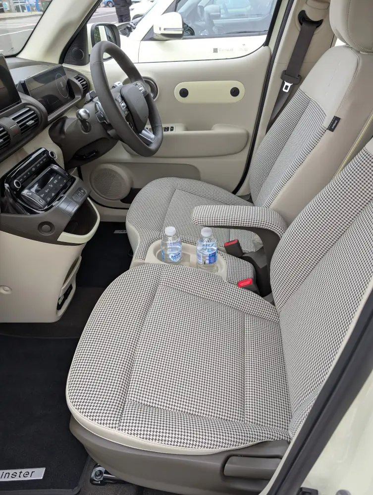 Houndstooth pattern cloth front seats in an Extended Range variant. Source: Tim Eden