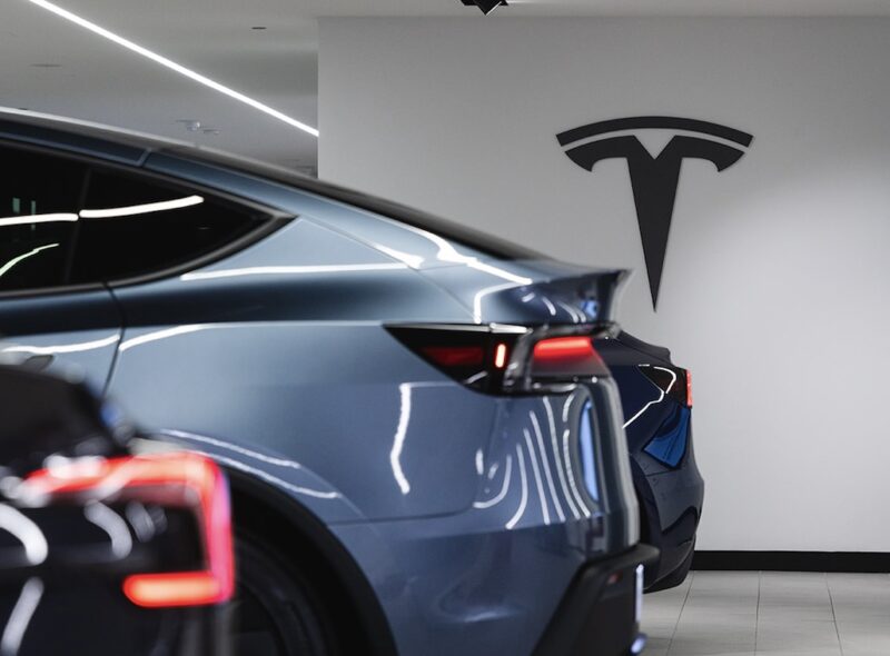 Tesla Model Y, tesla showroom