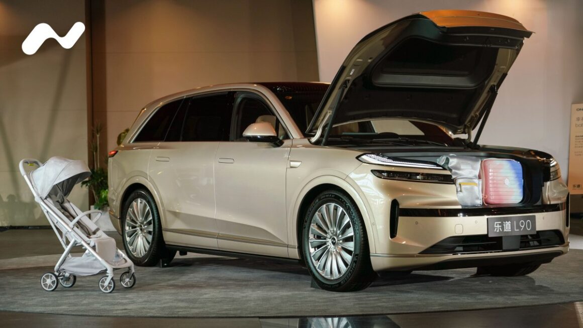 Nio launches 7-seater electric SUV with swappable batteries and massive ...