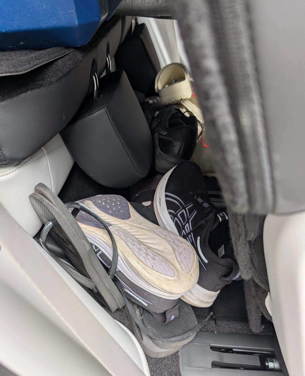 Extra storage space between 2nd and 3rd row of the Ioniq 9. Source: Tim Eden