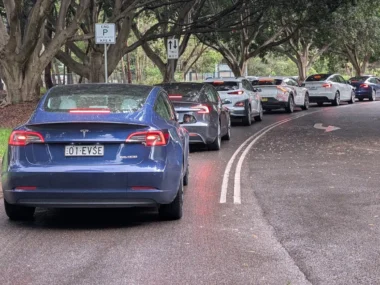 Convoy of EVs departing on the AEVA rally. Source: AEVA