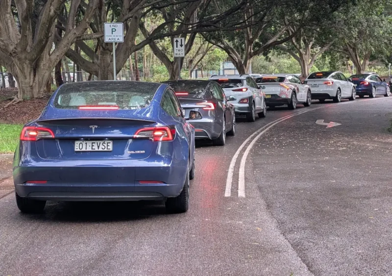Convoy of EVs departing on the AEVA rally. Source: AEVA