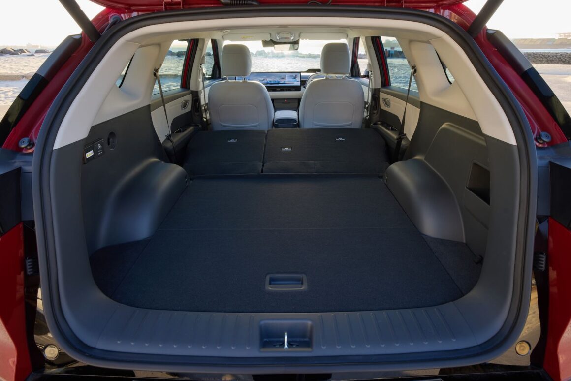 Hyundai ELEXIO Boot